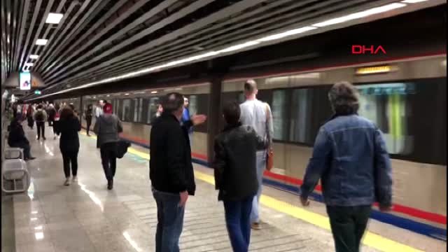 Sirkeci Marmaray İstasyonunda Bir Yolcu Raylara Düştü-1