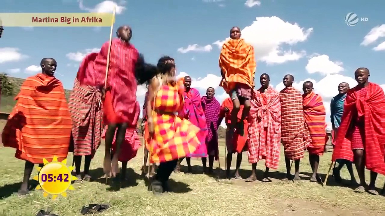 14 Kilogramm-Brüste: Martina Big ist in Afrika ein Superstar! | SAT.1 Frühstücksfernsehen | TV