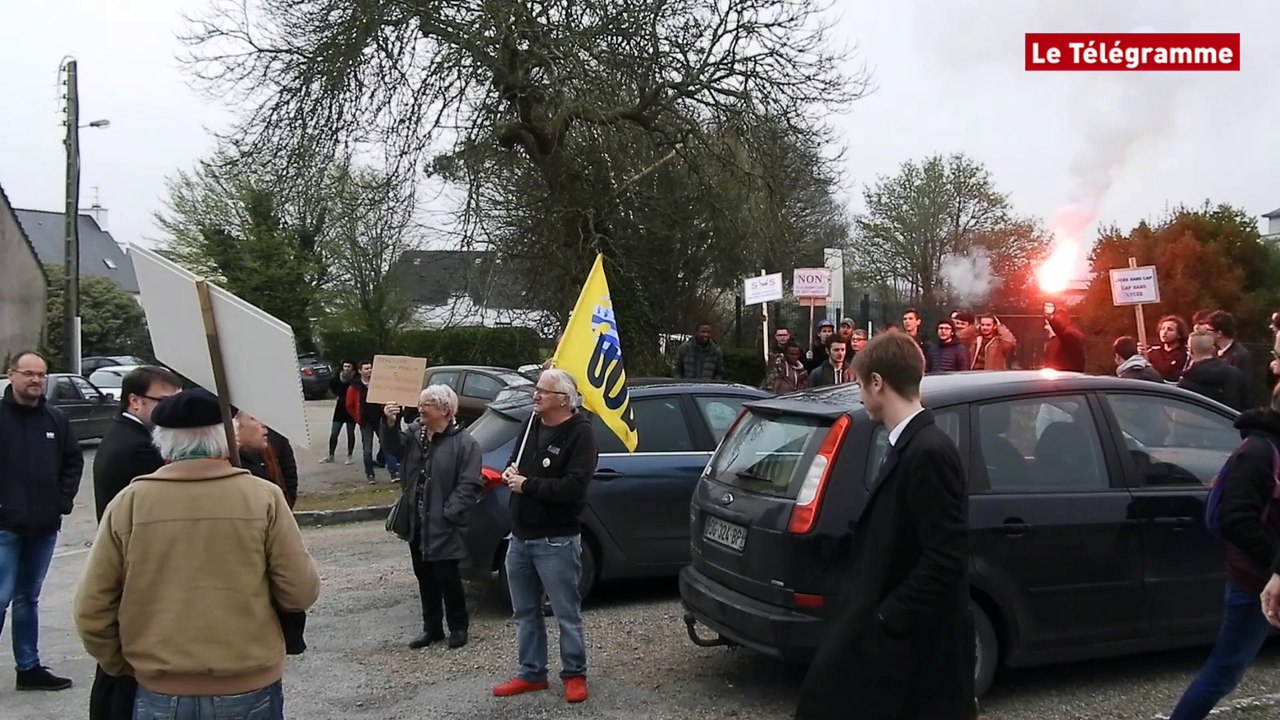 Audierne. En visite, Chesnais-Girard interpellé à propos du lycée pro de Plouhinec