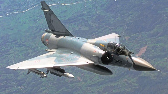 Yunan savaş uçağı Ege'de düştü