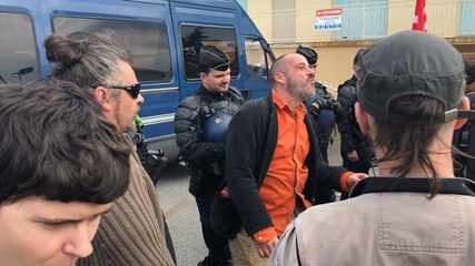 Les opposants aux portes de Berd’huis