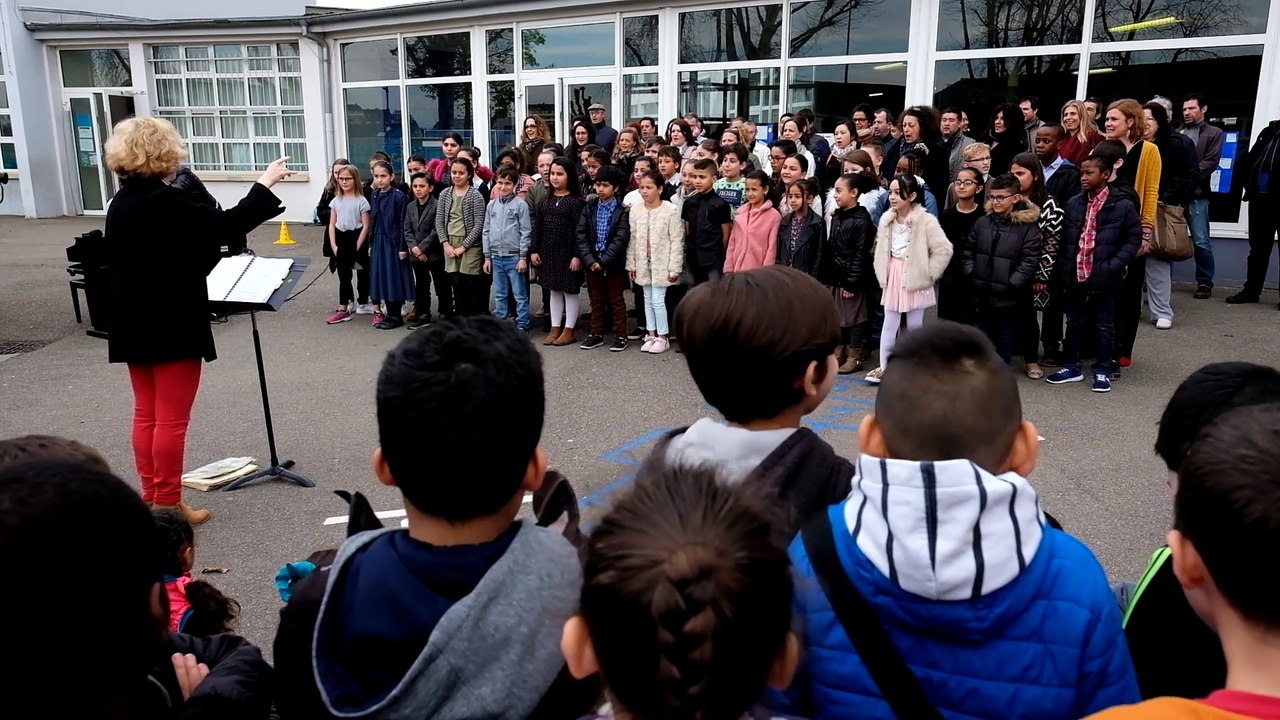 Les choeurs de l'Opéra de Strasbourg à l'école Reuss