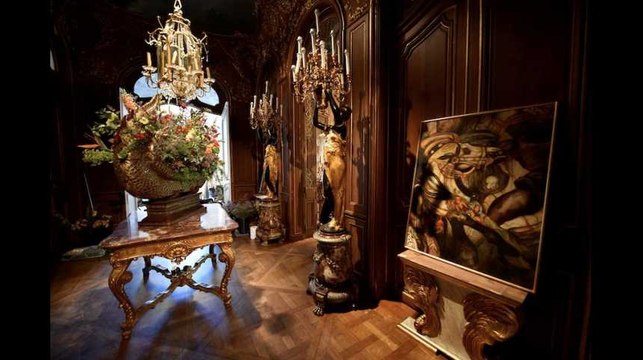 De la baignoire aux rideaux : l'hôtel Ritz vend 10.000 pièces aux enchères