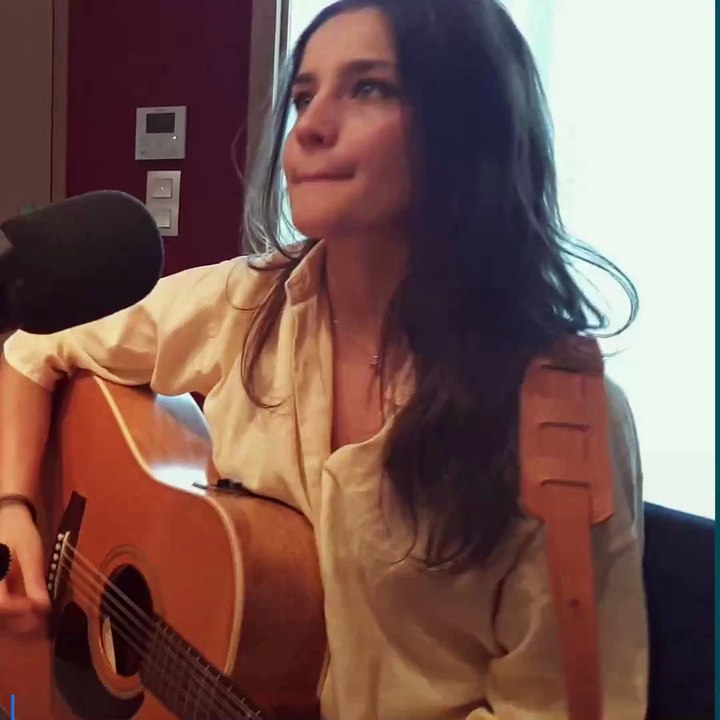 Kelly de The Voice chante Runnin' de Beyonce dans le studio de France Bleu Gironde