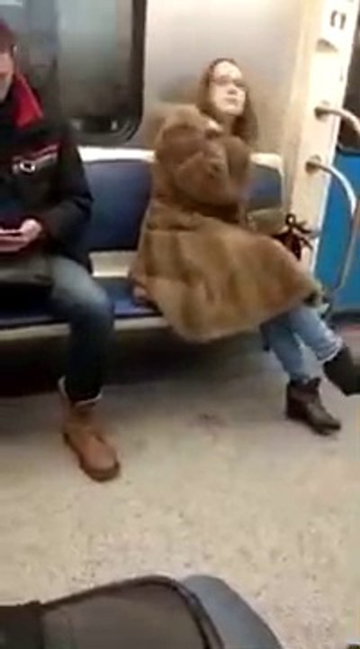 On ne sait pas ce qu'elle a pris mais c'est pas très beau à voir!