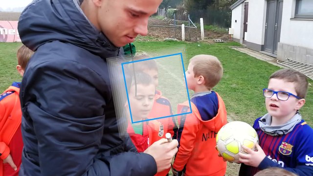 Gaëtan Hendrickx, le joueur du Sporting de Charleroi rend visite aux jeunes du stage de Bossière