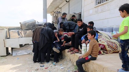 "جيش الاسلام" يسلم اسلحته الثقيلة وعملية اجلائه من دوما مستمرة