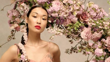 The Coolest New Ways to Wear Hair Flowers