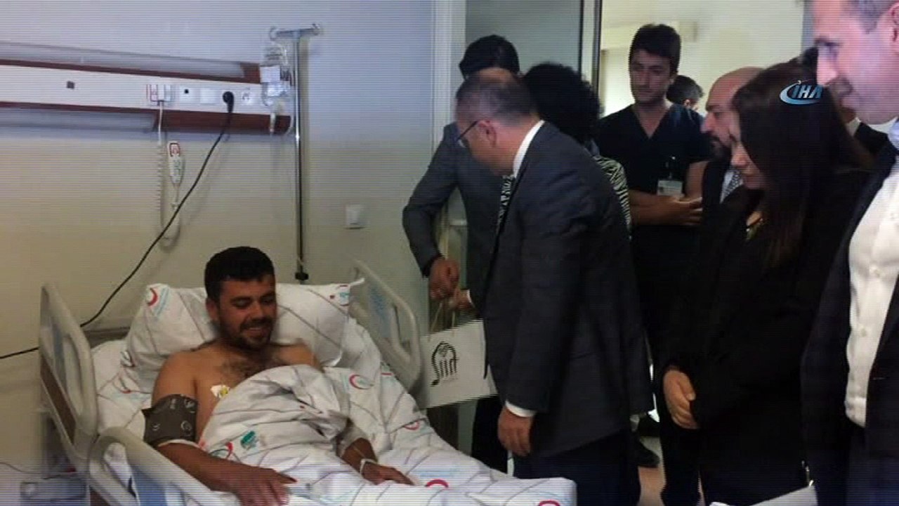 Siirt Valisi Atik yaralı korucuları ziyaret etti