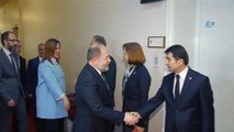 - Başbakan Yardımcısı Recep Akdağ, MHP ve CHP'yi ziyaret etti