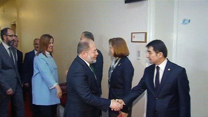 - Başbakan Yardımcısı Recep Akdağ, MHP ve CHP'yi ziyaret etti