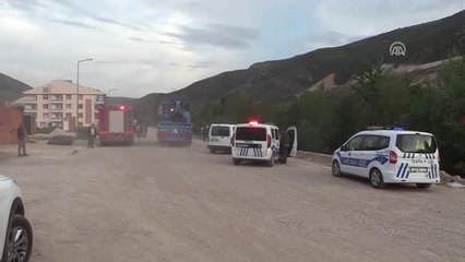 Hafif Ticari Araç Irmağa Yuvarlandı: 2 Yaralı