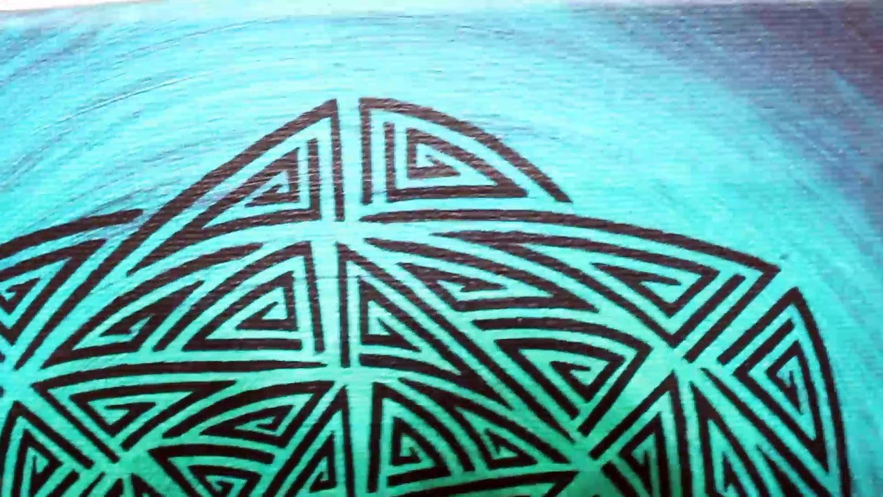 Aperçu de la peinture : Bleu émeraude tribal.