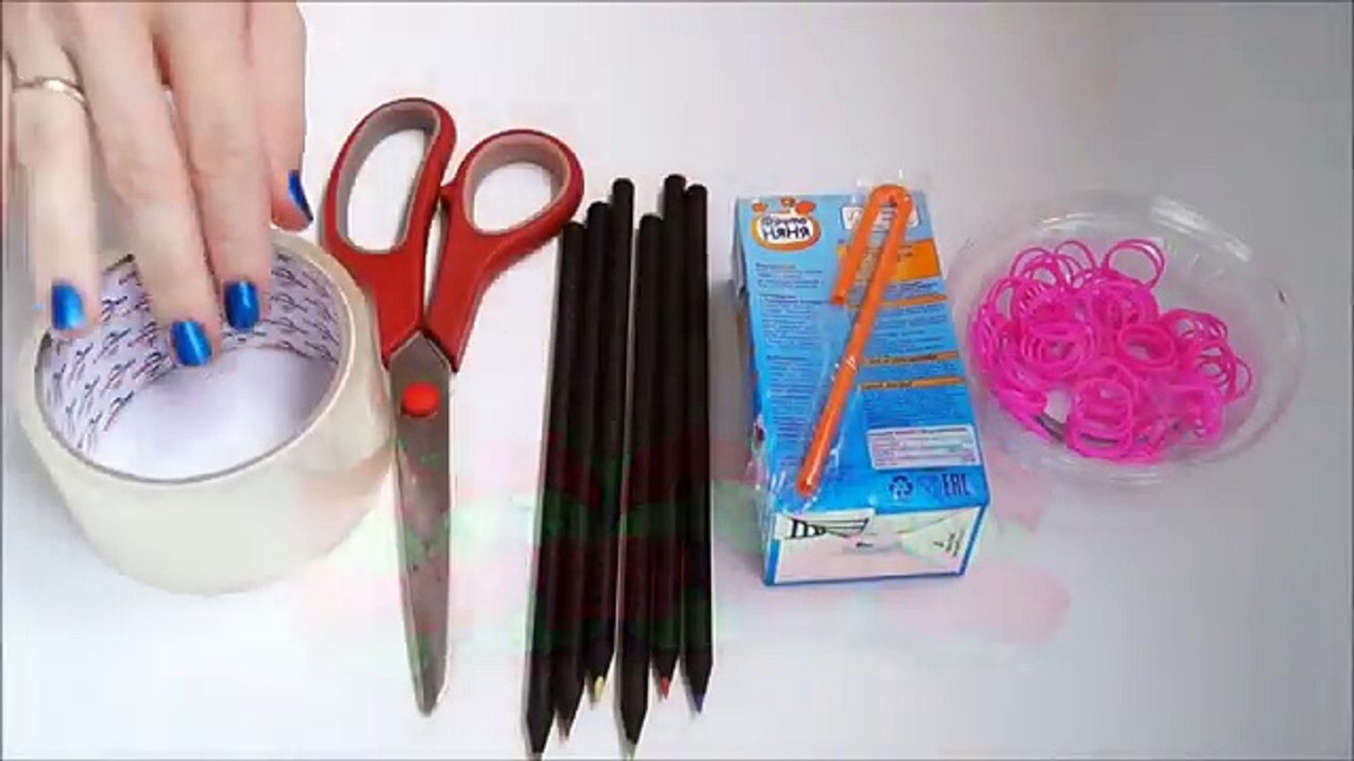 ⁣Браслет из резинок Шамбала без станка.Как сплести на рогатке. Bracelet loom bands
