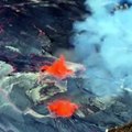 د امریکا د جیولوجي سروی ادارې یوه ویدیو خپره کړې چې له فضا څخه په هاوایي جزیره کې د کیلاو اورغورزونکي غره د تیرې اونۍ د لاوا د انفجار صحنه انځوروي. #voasocial