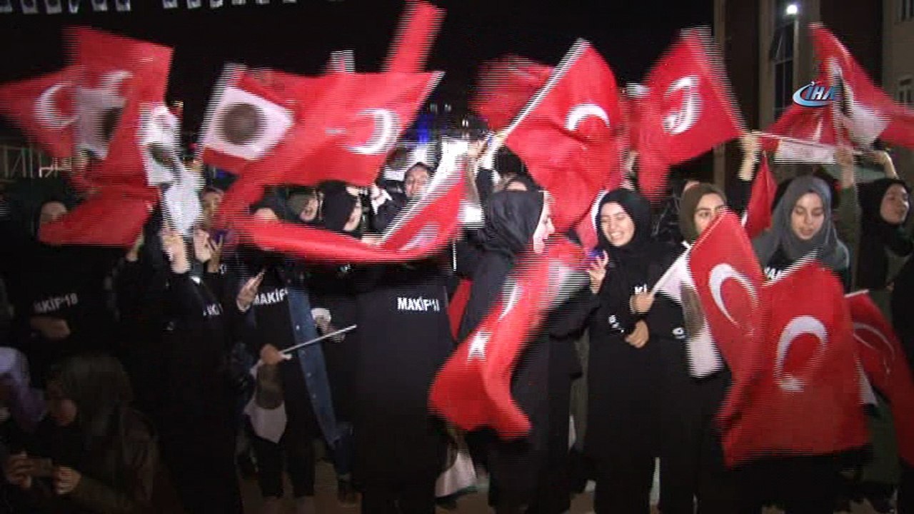 Dünya şampiyonu İzmit İmam Hatip Lisesi kızlarına okulda coşkulu karşılama