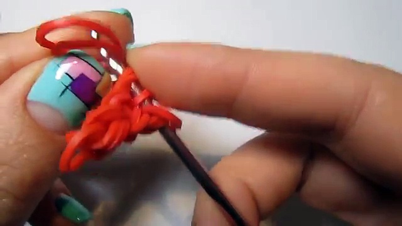 БУКВА М из резинок на крючке