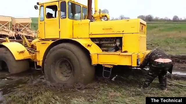 ТРАКТОР В ГРЯЗИ БЕЗДОРОЖЬЕ РОССИИ ЗАСТРЯЛ К-701 - TRACTOR CTUCK IN MUD 2016