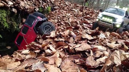 RC Trailing - Tamiya Tundra Rescues SCX10 Jeep Wrangler Rubicon [1080p]