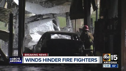 Download Video: Winds hinder firefighters battling building fire in Phoenix