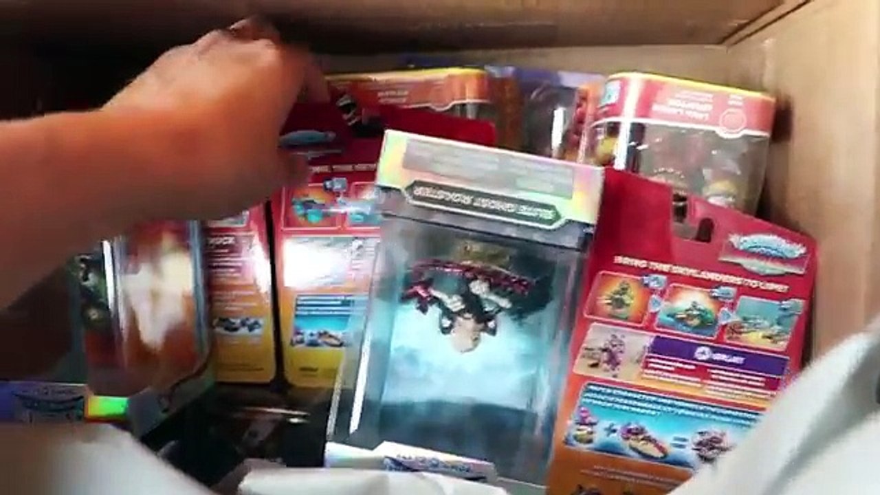 SKY BABY vs. WAVE 3 TOYS SURPRISE! Who The Kids Pick! (SKYLANDERS SUPERCHARGERS)