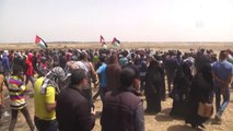 Gazze Sınırındaki Gösterilere Katılan Filistinliler, İsrail Bayrağını Yaktı (2) - Han