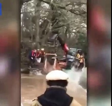 مهمة إنقاذ استمرت 3 ساعات.. والهدف إنسانى