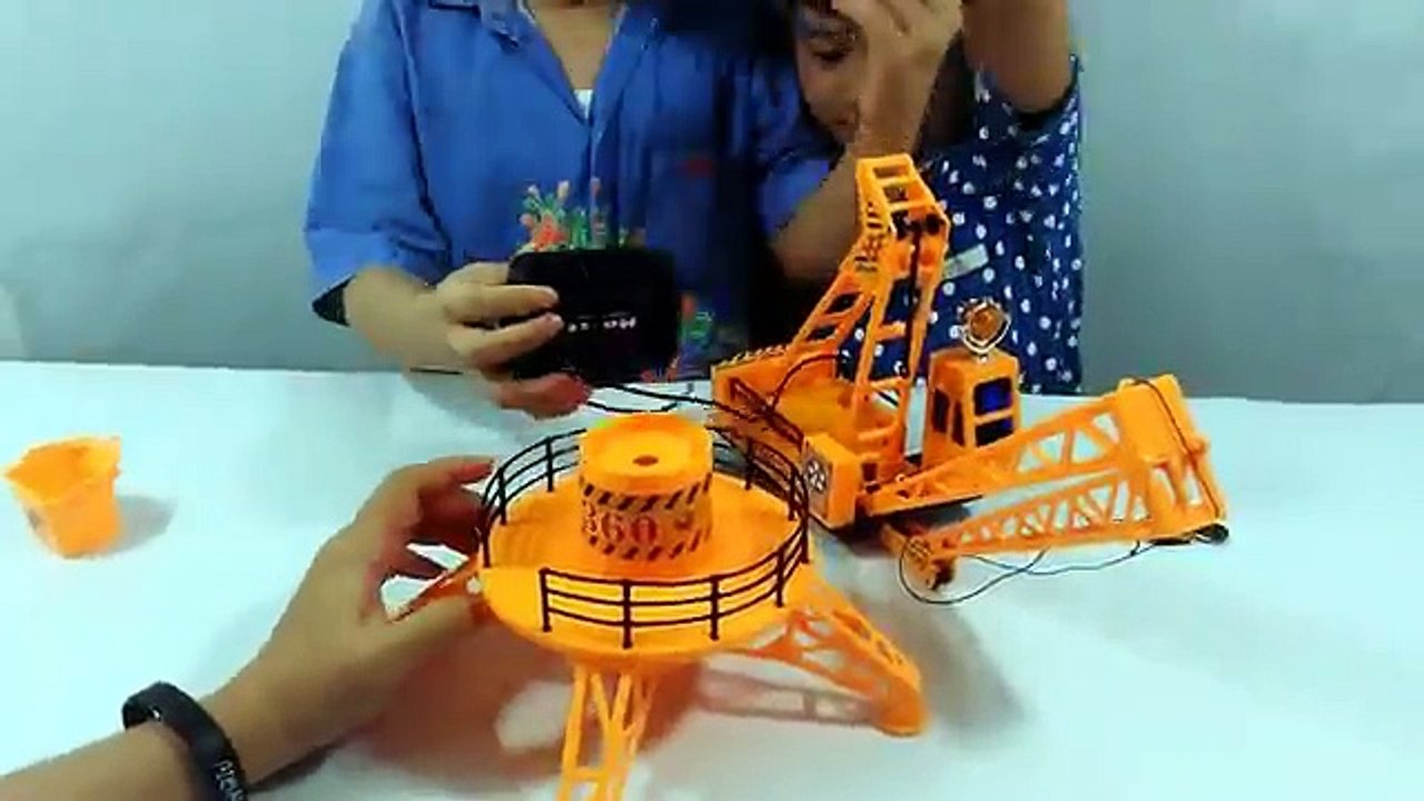 เครนก่อสร้างบังคับวิทยุ | RC Crane Tower 4CH | ยาหยีกับน้องอัยย์