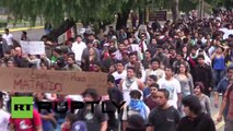 México: Estudiantes protestan contra la violencia policial en México D.F.