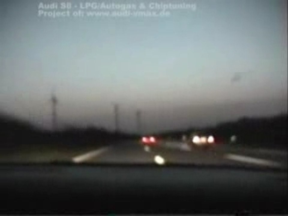 AudiS8Autobah Hannover Anderten;)300 und nen paar Fliegen