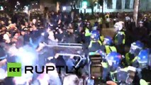 Fuertes choques entre manifestantes y la Policía en la 'marcha del millón de máscaras'