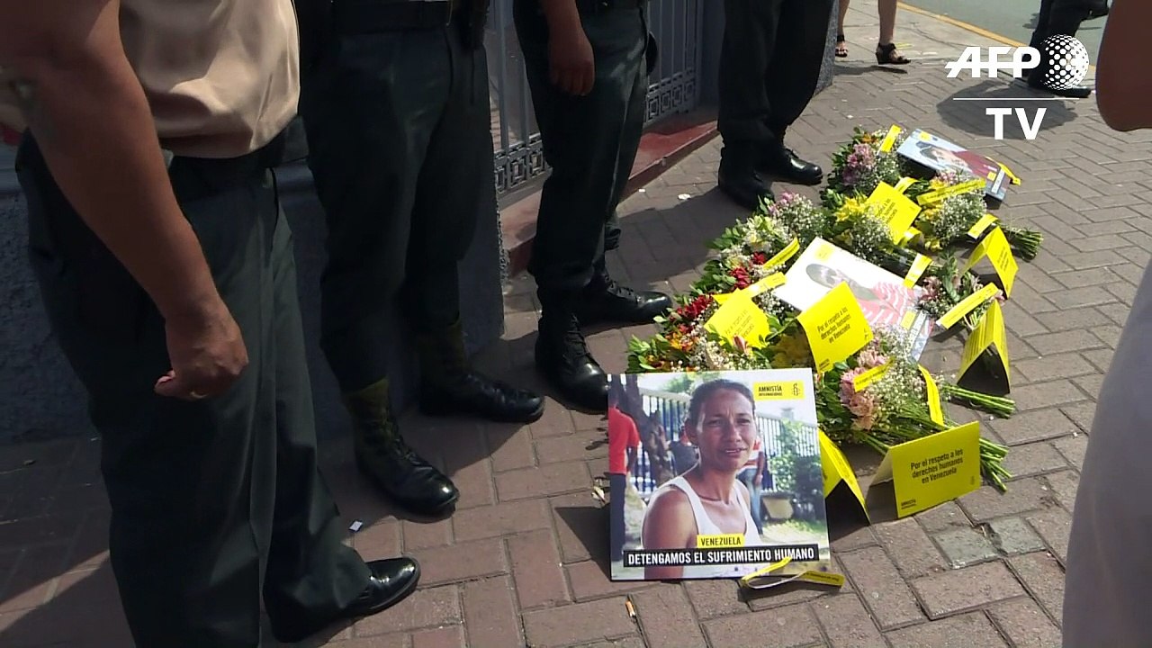 Flores em protesto contra Maduro
