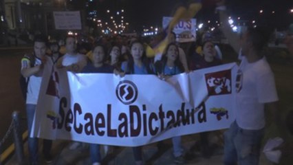 Adeptos y opositores a régimen de Venezuela se enfrentan en Lima