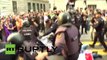 España: Cargas policiales en Madrid durante una manifestación antimonárquica
