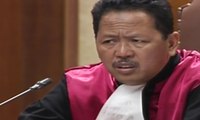 Setnov Baca Puisi, Hakim Mengerutkan Dahi...