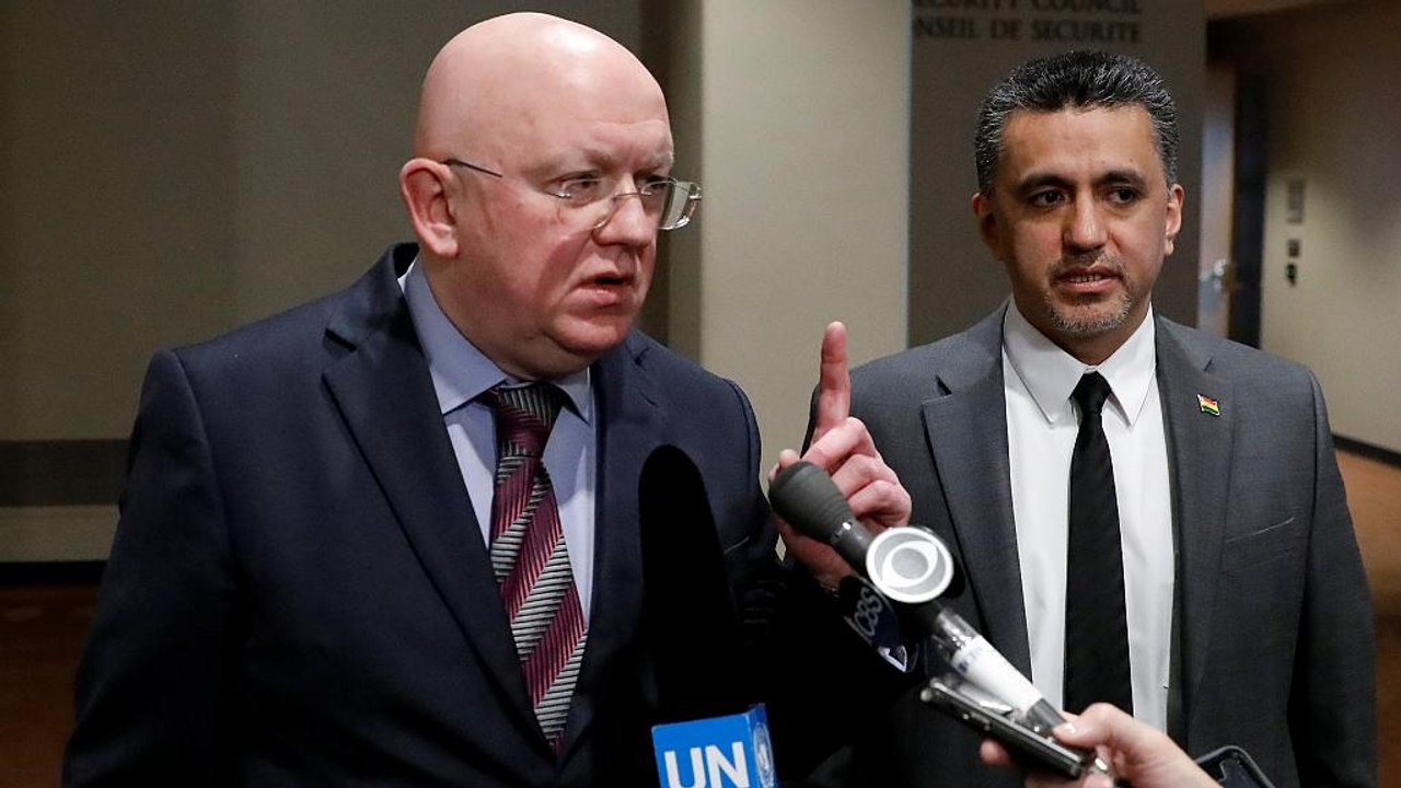 'Priority is to avert war', says Russian envoy