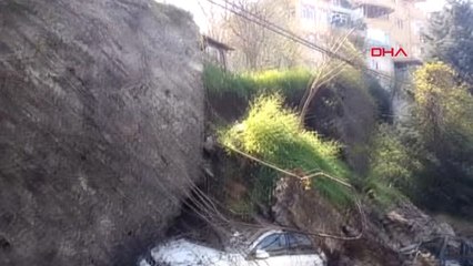 Beşiktaş'ta İstinat Duvarı Araçların Üzerine Çöktü