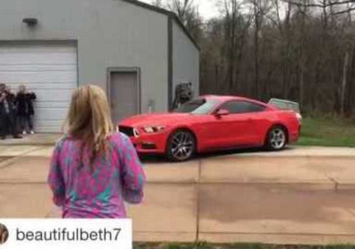 Couple Reveal Baby's Gender With Mustang Burnout