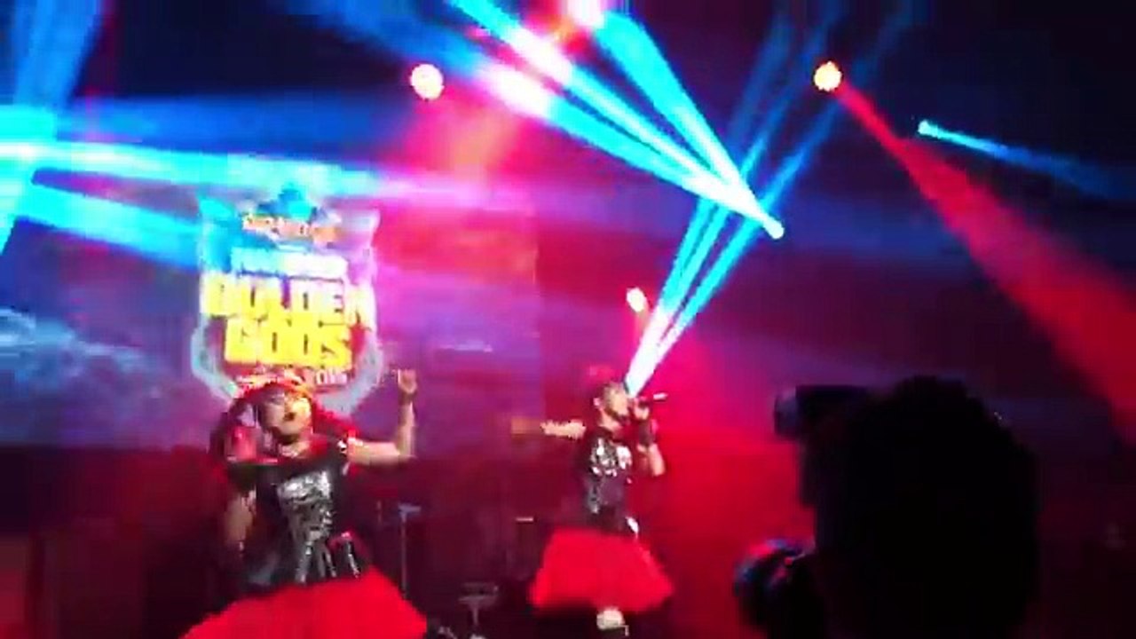 BABYMETAL with Dragonforce - Gimme Chocolate (ギミチョコ!!) at Golden Gods, o2, 60fps