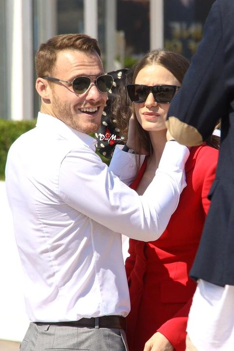 Serenay Sarıkaya ve Kerem Bursin Fotoğraflarını Kaldırdı