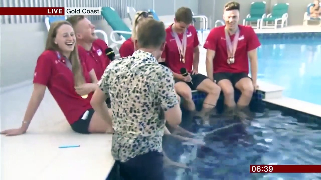 Un journaliste de la BBC se foire en voulant faire une interview dans une piscine