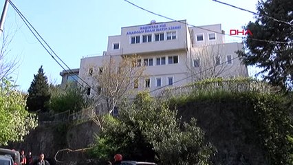 Beşiktaş'ta İstinat Duvarı Araçların Üzerine Çöktü 3