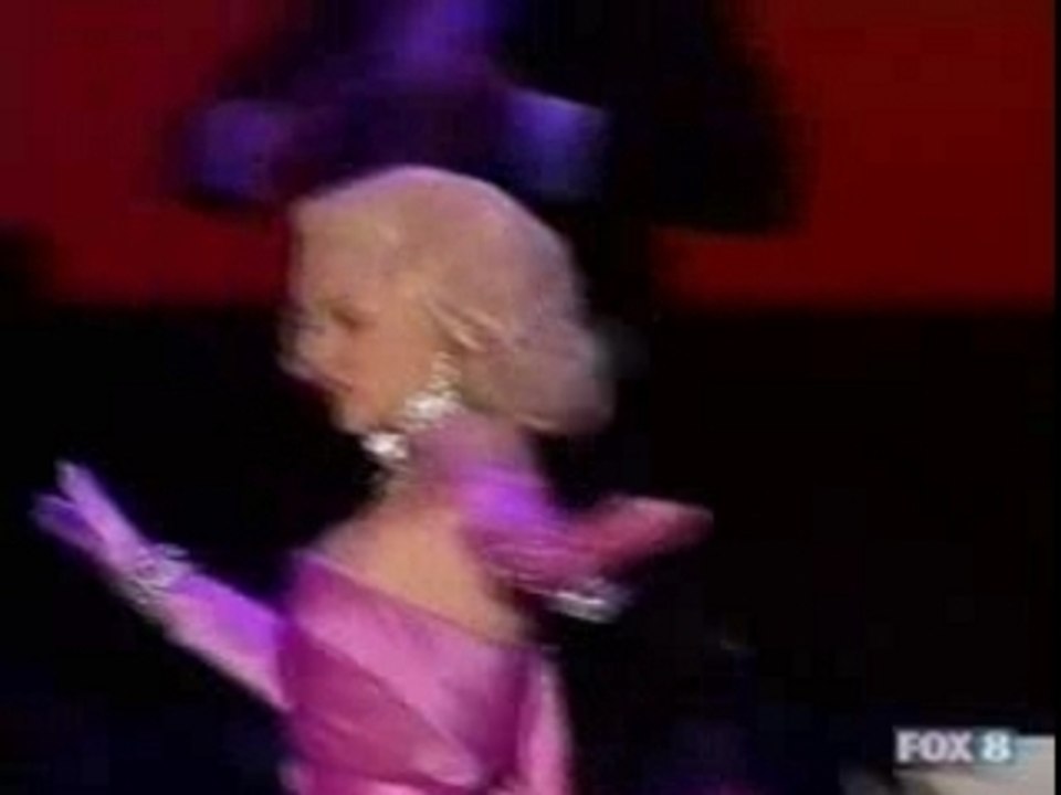 Kylie Minogue - Diamonds are a Girls Best Friend (Live)