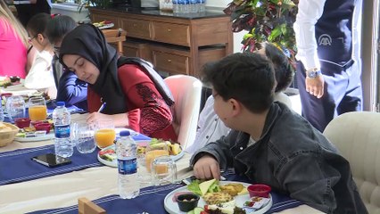 Soylu şehit yakınlarıyla kahvaltıda bir araya geldi - ANKARA