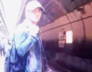 Marmaray'daki Şok İntiharın Videosu Ortaya Çıktı! 18'lik Gencin Trenin Altında Kaldığı Anlar