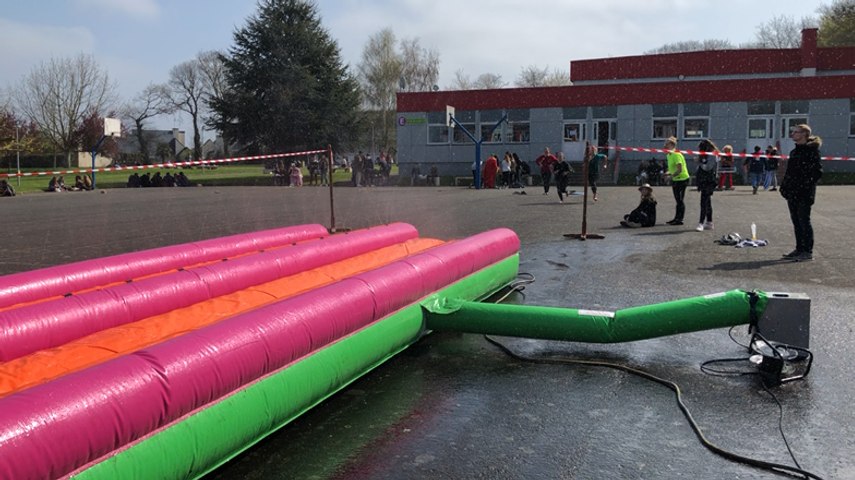 Ref:x6hr7e4 La « kermesse Saint-Joseph » au lycée