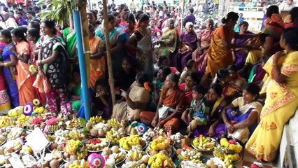 பெண்களை சாட்டையால் அடித்து பேய் விரட்டும் திருவிழா!