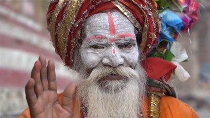 Varanasi: Wo Leichen am Fluss brennen und Großtiere frei herumrennen