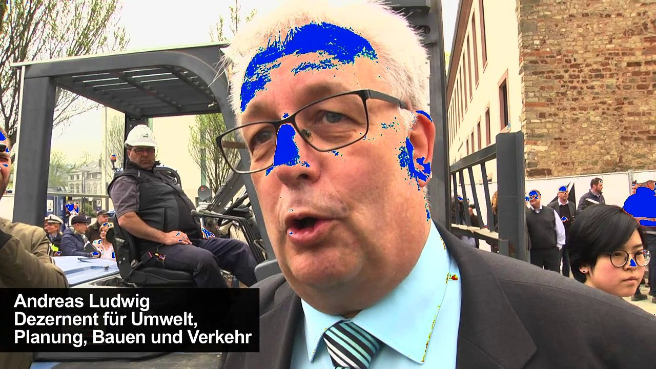 Umstrittene Statue von Karl Marx in Trier aufgestellt