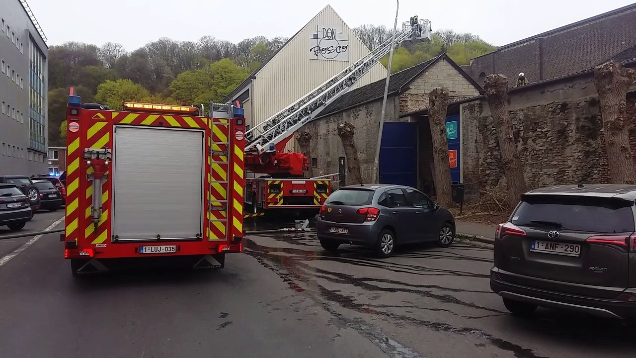 Une toiture prend feu à l'école Don Bosco